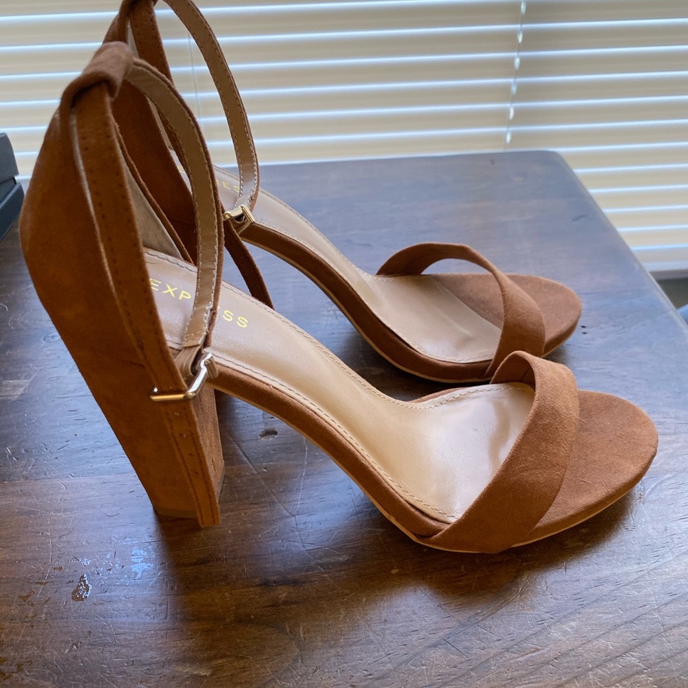 Heels - Picture 2 of 4